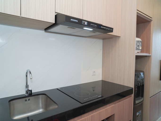 Private kitchen, Comfy White Studio At Ciputra World 2 Apartment, South Jakarta