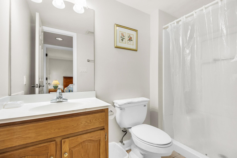 Bathroom 4, Regency Towers 405 West, Escambia