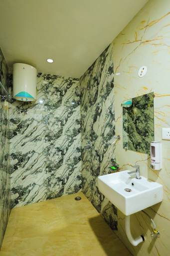 Bathroom 3, Maa Kela Devi Shanti Atithi Bhawan, Mathura