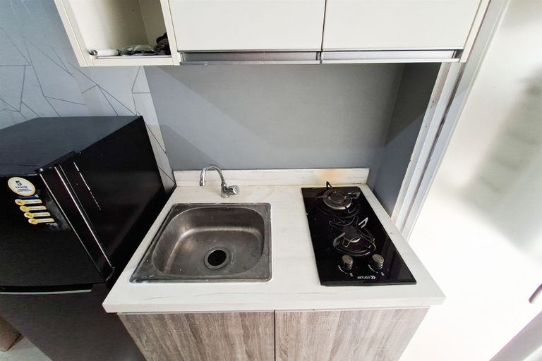 Private kitchen 3, Comfortable And Compact 1Br At Apartment Vittoria Residence, Jakarta Barat