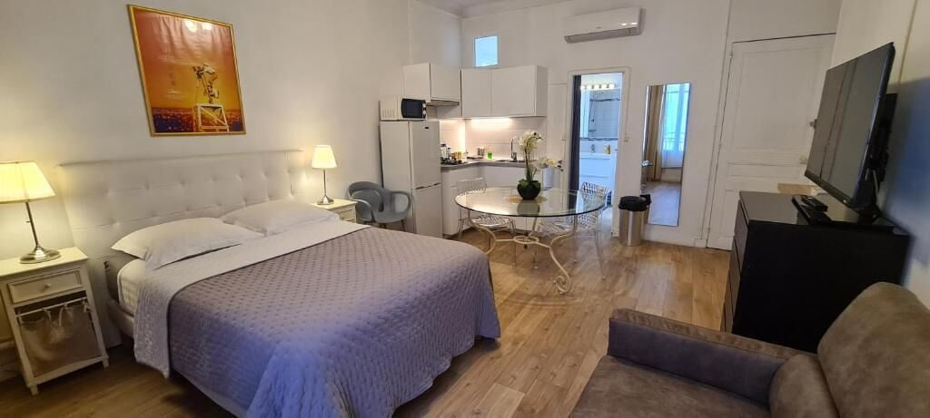 Room 3, SeaYouSoon Cannes, Alpes-Maritimes