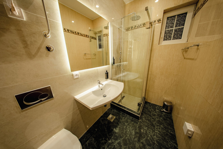 Bathroom 2, 49 Park Villa, Belgrade
