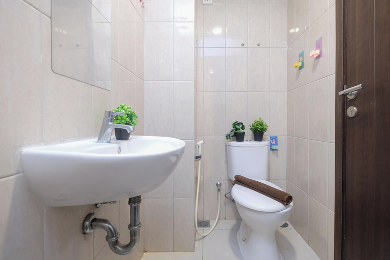 Bathroom 3, Best Deal And Elegant Studio Citra Living Apartment, Jakarta Barat