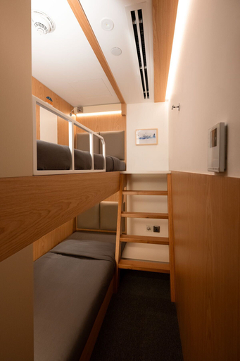 Bedroom 2, Sleepover Terminal 3, Concourse B – formerly sleep ‘n fly, Dubai