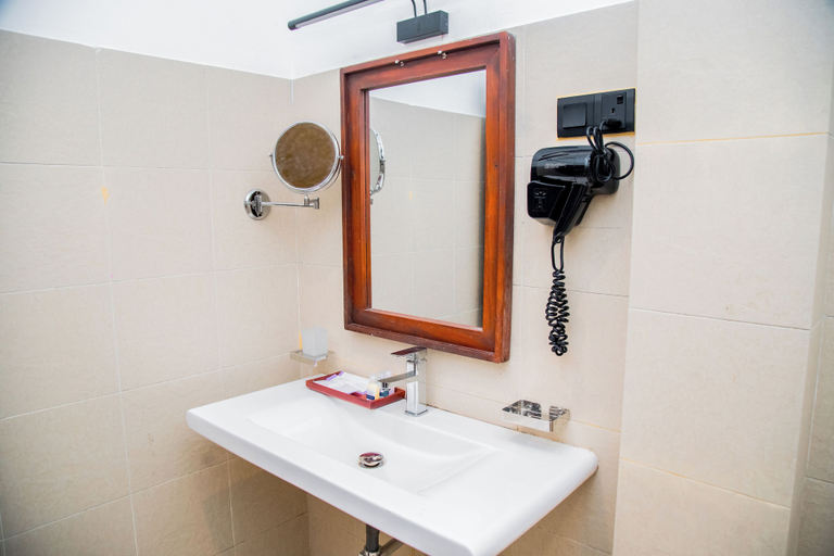 Bathroom 3, Lavendish Beach Resort, Habaraduwa