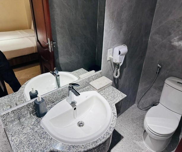 Bathroom 5, Sky Gem Hotel Ben Thanh, District 1