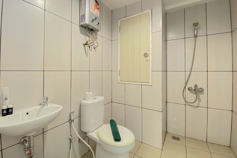 Interior 2, Comfort And Homey Studio Grand Kamala Lagoon Apartment, Bekasi
