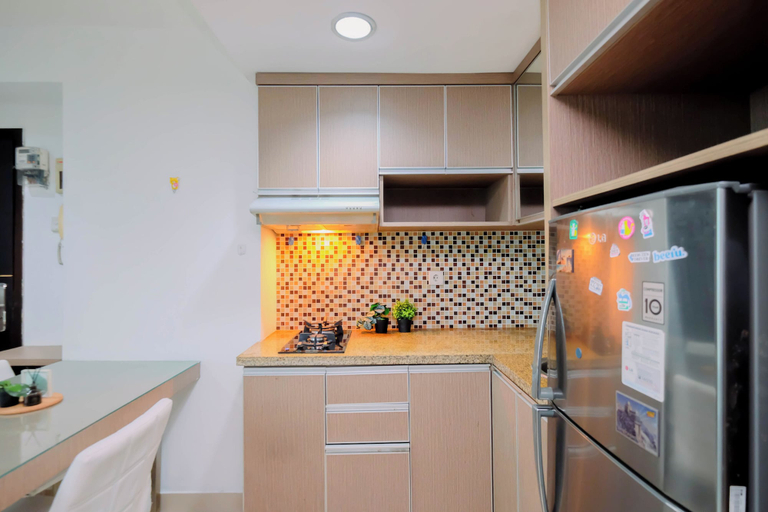 Private kitchen 5, Wood Accents 2Br At Tamansari The Hive Apartment, Jakarta Selatan