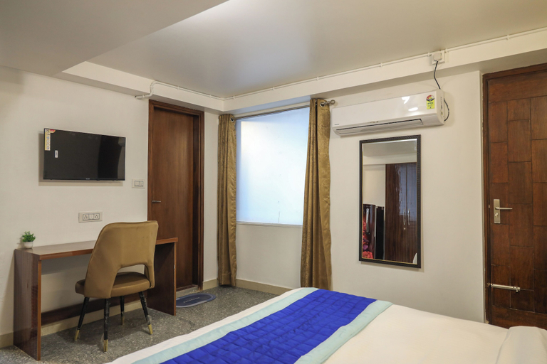Room 2, The Empire Hotel Near Dlf Golf course, Gurgaon
