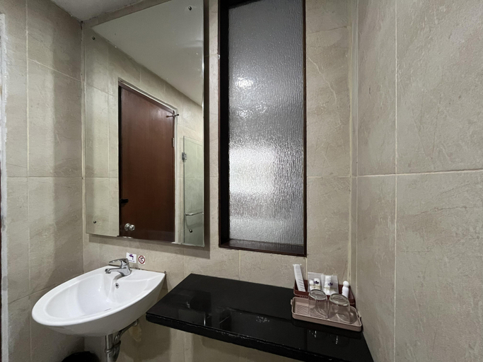 bathroom 8