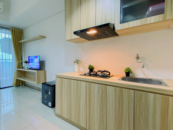 Interior 4, Warm Studio With City View At Lrt City Bekasi Apartment, Bekasi