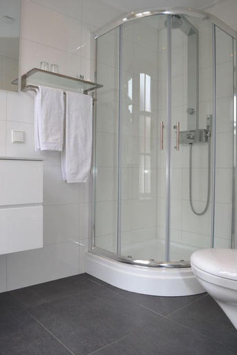 Bathroom, Stadsherberg de Wijnberg, Bolsward