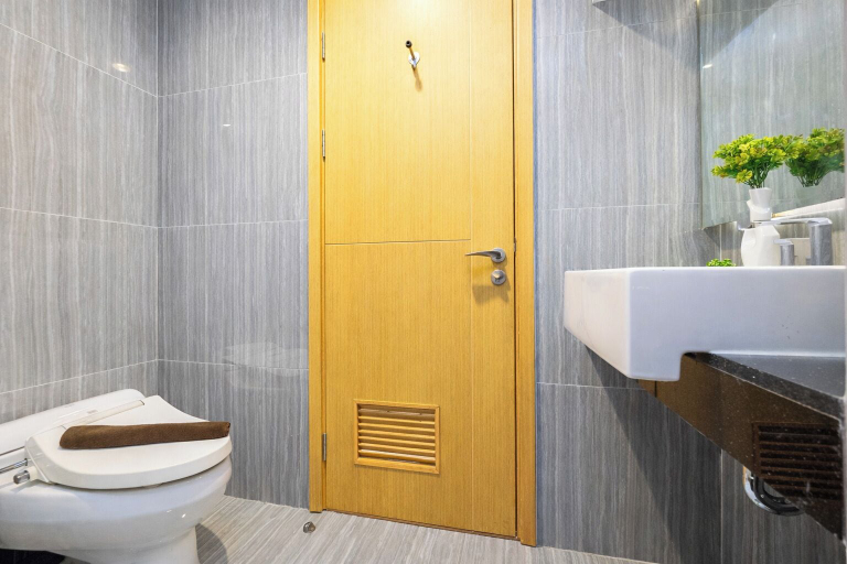 Bathroom 4, Chic And Homey 2Br At Capitol Suites Apartment, Jakarta Pusat