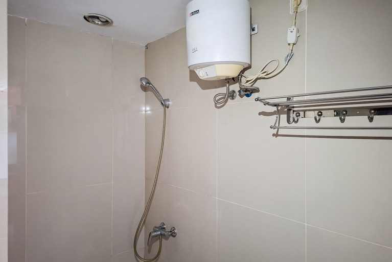 Bathroom 3, Classic Studio At Atria Residence Gading Serpong Apartment, Tangerang
