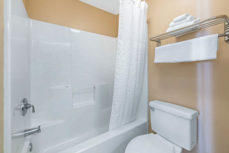 Bathroom 2, Quality Inn Palm Bay Melbourne I-95, Brevard