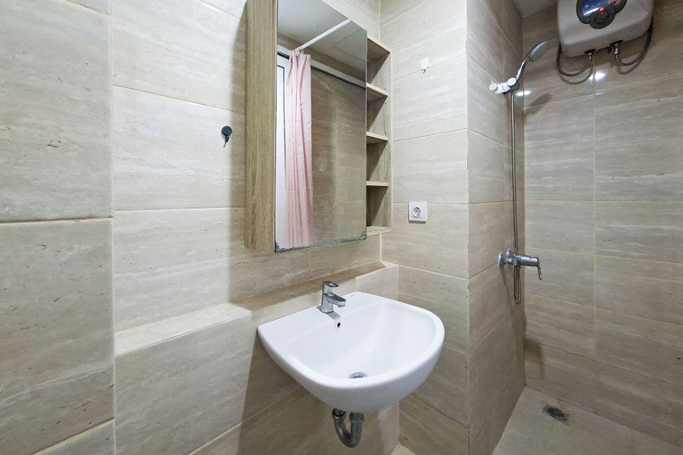 Bathroom 4, Enjoy Living Studio For 2 Pax At Springwood Residence Tangerang, Tangerang