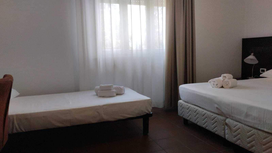 Bedroom 3, MC Hotel, Bergamo