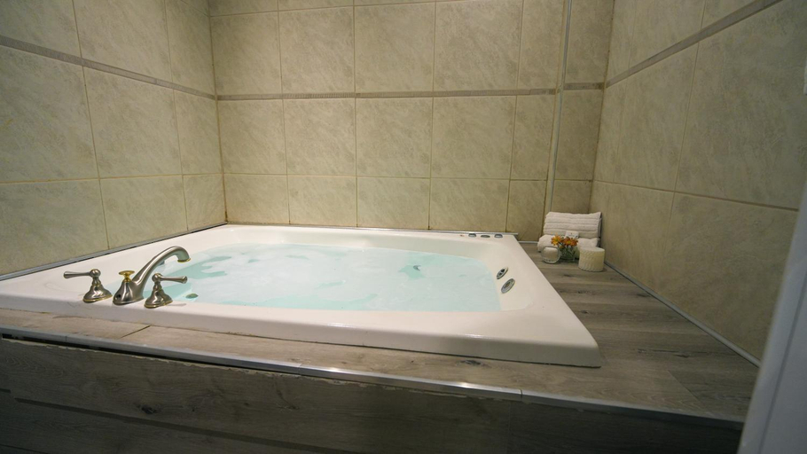 Bathroom 4, Hathor Concordia, Concordia