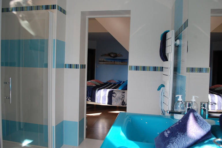 Bathroom 5, Le Clos des pommiers, Calvados