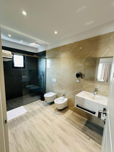Bathroom 3, Hotel Roalb, Vlorës