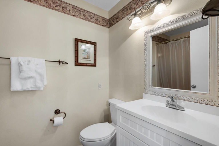 Bathroom 1, Labahia 123, Escambia