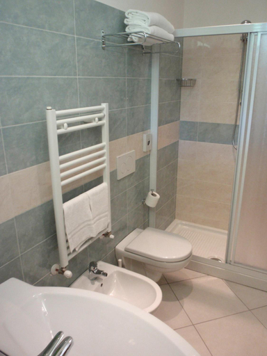 Bathroom 2, Hotel Lara, Rimini