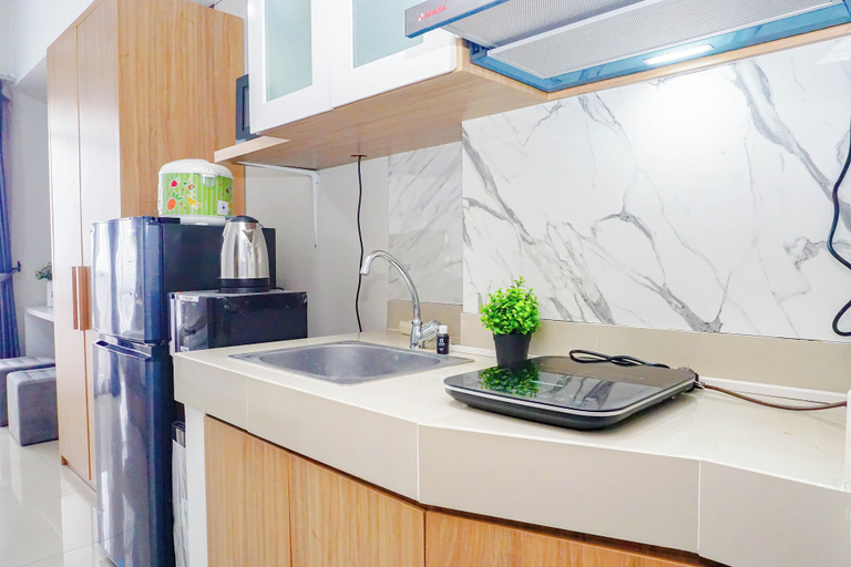Private kitchen 5, Cozy White Studio At Vasanta Innopark Apartment, Cikarang