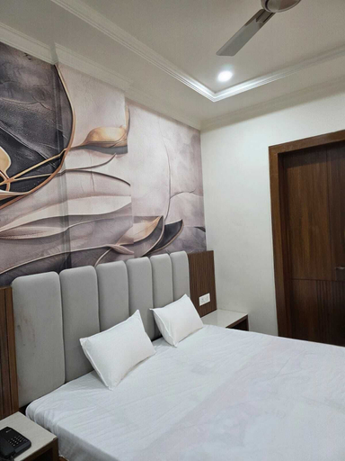 Room 5, Shri Jee Kripa Villas, Mathura