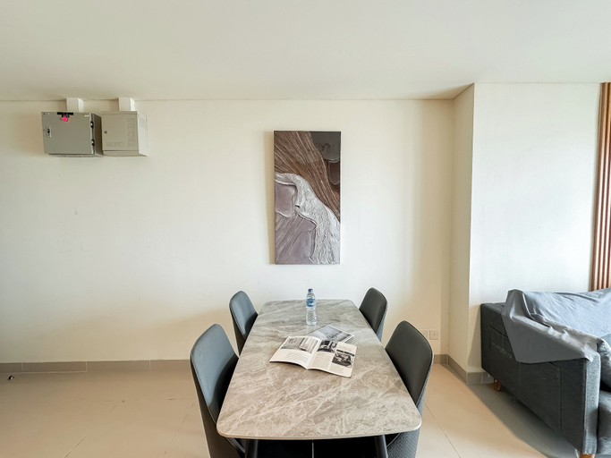 Dining room, Lovely And Vibrant 2Br Space At Praxis Apartment, Surabaya