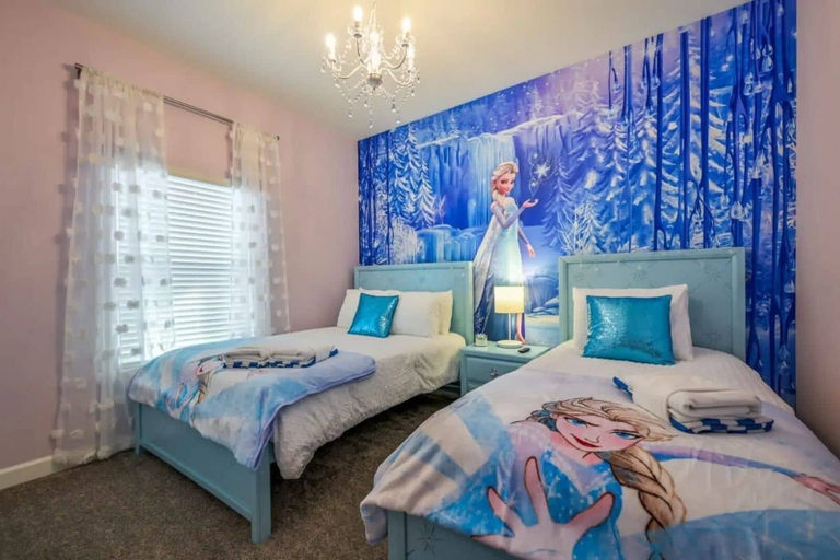 Room 2, Luxury 5BR Home w/ Private Pool Near Disney, Osceola