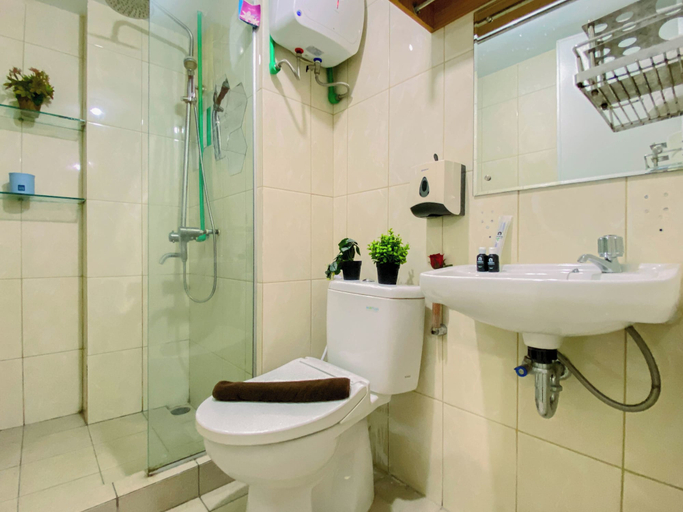 Bathroom 3, Compact Warm 2Br At Springlake Summarecon Bekasi Apartment, Bekasi