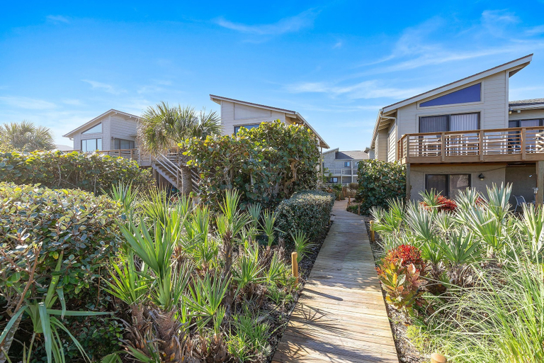 Property grounds 2, Sea Dunes Nautilus B8, Volusia