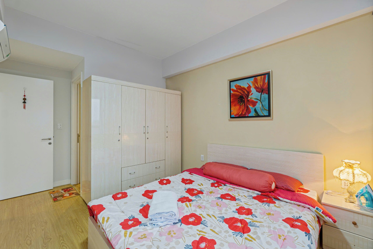 Room 4, MASTERI Premier Residence, District 2