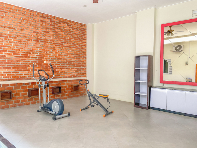 Fitness facility, Nice And Cozy Studio (No Kitchen) At Celebrity Mansion, Bekasi