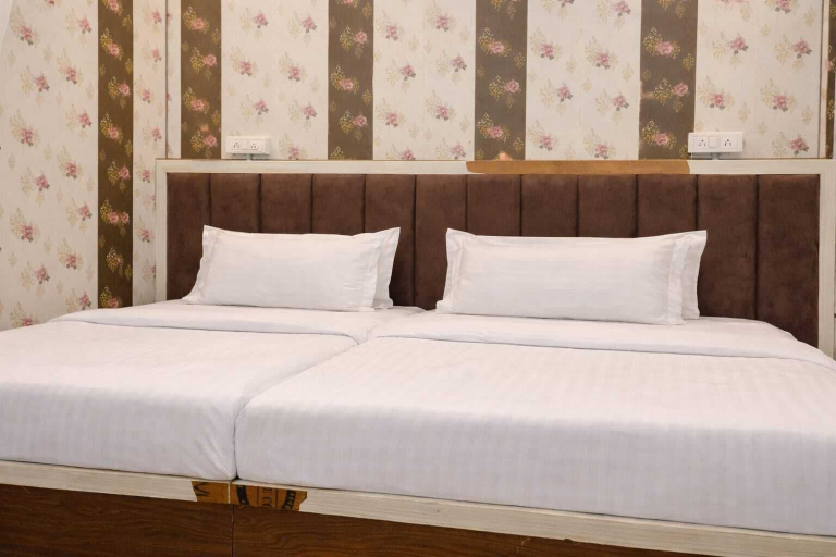 Room 4, radhika comfort stay, Mathura