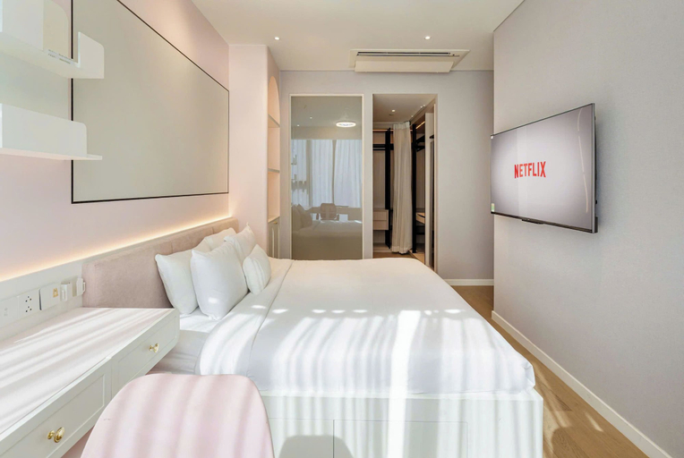 Room 5, Moon Metropole The Opera Residence, District 2