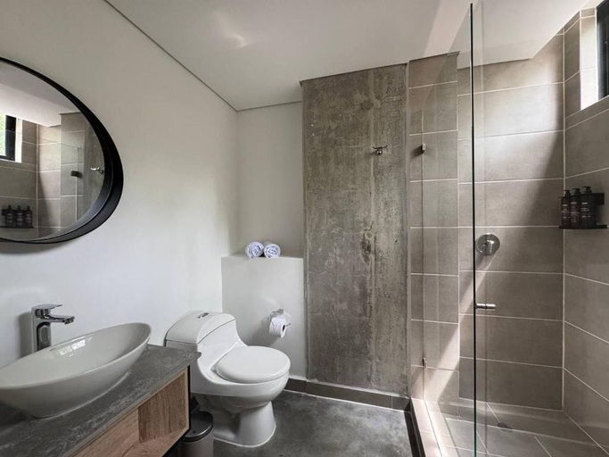 Bathroom 5, Akela Park, Medellín