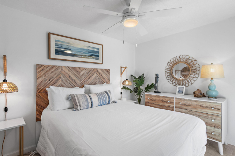 Room 3, Tradewinds Condominium #28- At the Beach!, Walton
