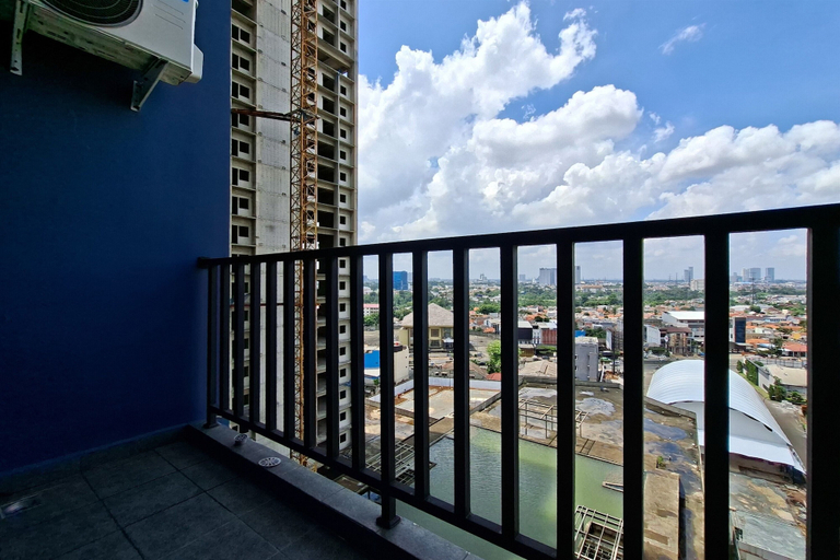 Balcony, Cozy White Loft Studio At Kingland Avenue Apartment, Tangerang
