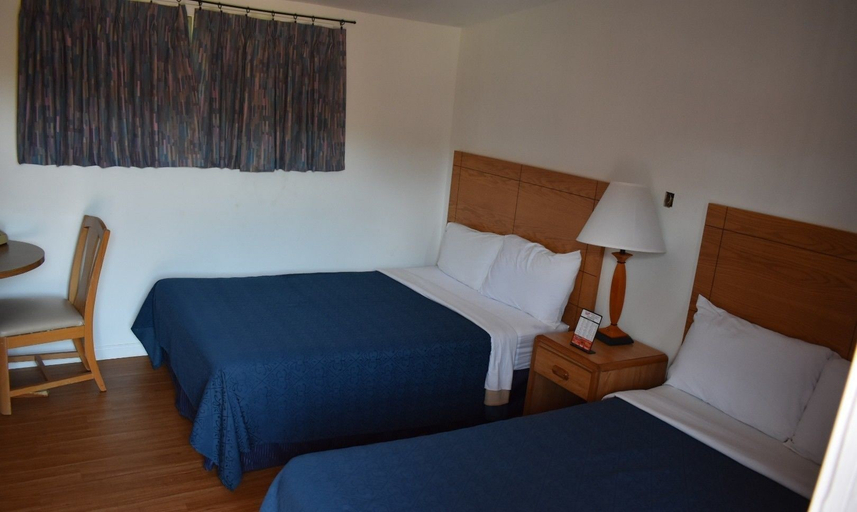 Bedroom 3, Economy Inn Cadillac, Wexford