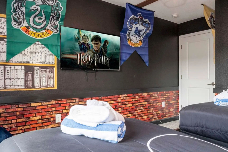 Room 3, Storey Lake 4BR Home w/ Themed Room & Pool, Osceola