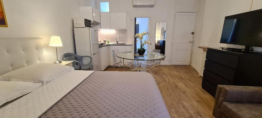 Room 2, SeaYouSoon Cannes, Alpes-Maritimes