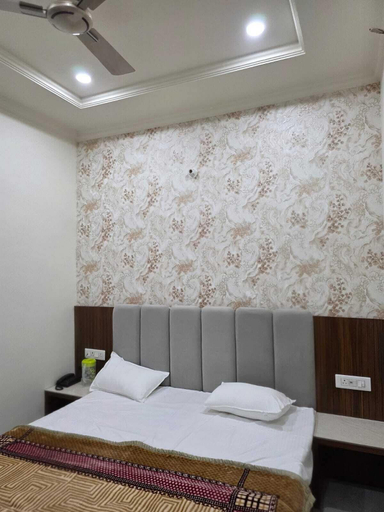 Room 3, Shri Jee Kripa Villas, Mathura
