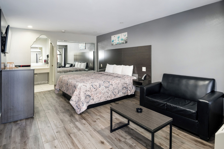 Bedroom 2, Downtowner Inns - Houston Downtown, Houston
