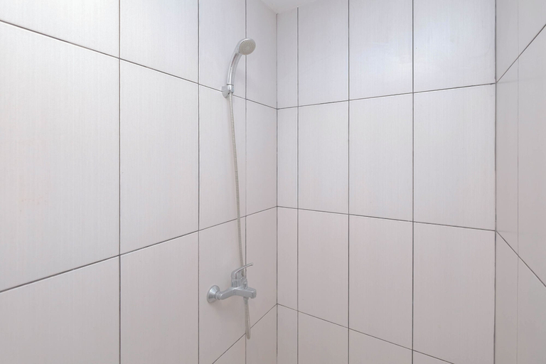 Bathroom 2, Studio Near Gunadarma University Bekasi At Grand Kamala Lagoon Apartment, Bekasi