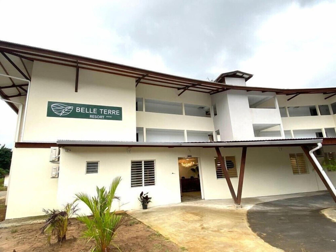 Exterior & Views