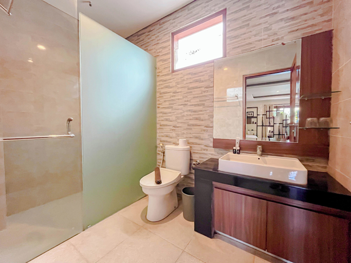 Bathroom, Comfortable And Pleasant Studio At Villa Casa De Uli, Badung