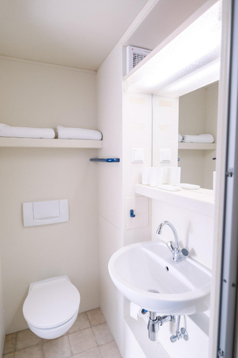 Bathroom 4, Hotel Spilburg, Lahn-Dill-Kreis