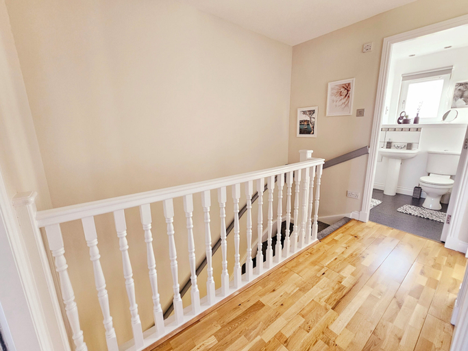 Others 5, Modern 5 Bed Townhouse with Free Parking, Glasgow