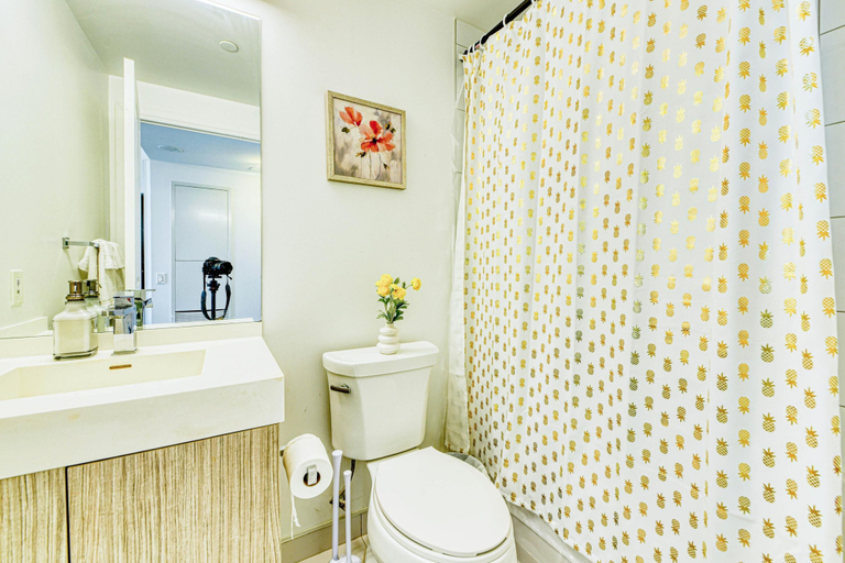 Bathroom 3, Jarvis Suites - Prime Location, Toronto